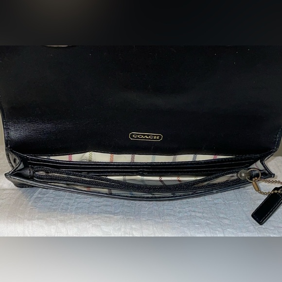 COACH HORSE & CARRIAGE PATENT LEATHER LARGE BLACK CLUTCH WALLET PURSE BAG EUC - Picture 7 of 12
